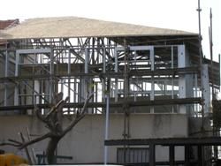 שלד פלדה תוספת קומה אחרי התקנת רעפים 