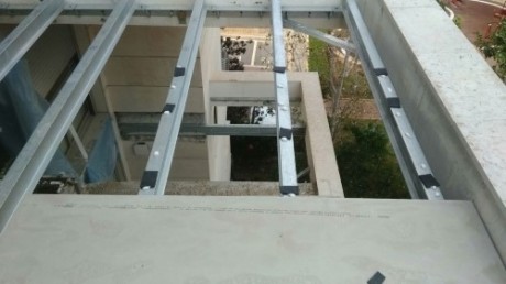 שיטת הדבקה-קומפריבנד כספייסר,מסטיק דבק 