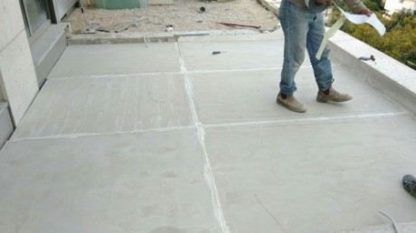 איטום מרווחים עם מסטיק